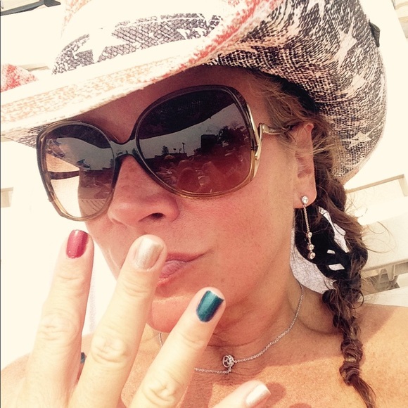 MEETthePOSHER my style? Living out MY VIBE & MOOD - Picture 3 of 8